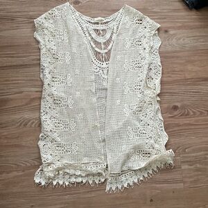 Evelyn K New York White Top ⭐️
